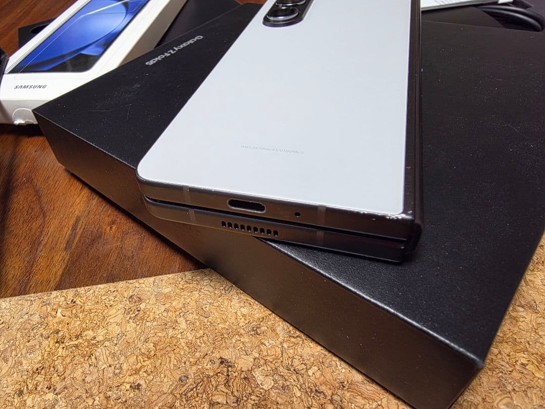 SAMSUNG Galaxy Z Fold 5 直販1TBモデル　オマケ付き
