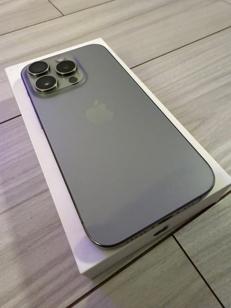 iPhone 15pro 256GB ナチュラルチタニウム　SIMフリー