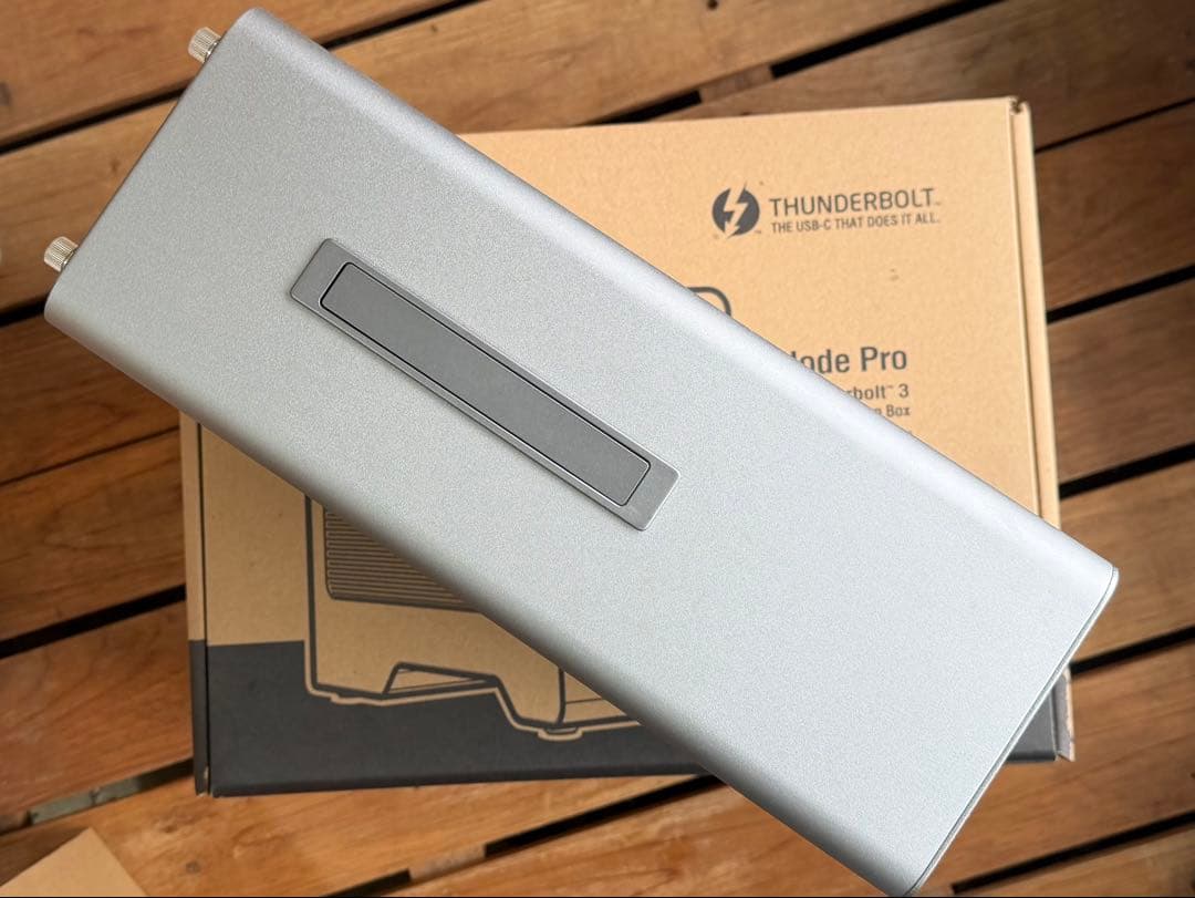 AKiTiO Node Pro Thunderbolt 3 PCIe拡張ボックス