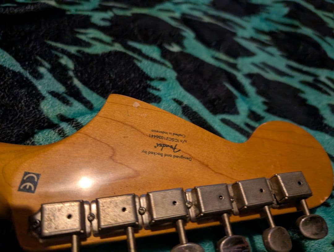 Squier(スクワイヤー)Classic Vibe 70s ジャガー