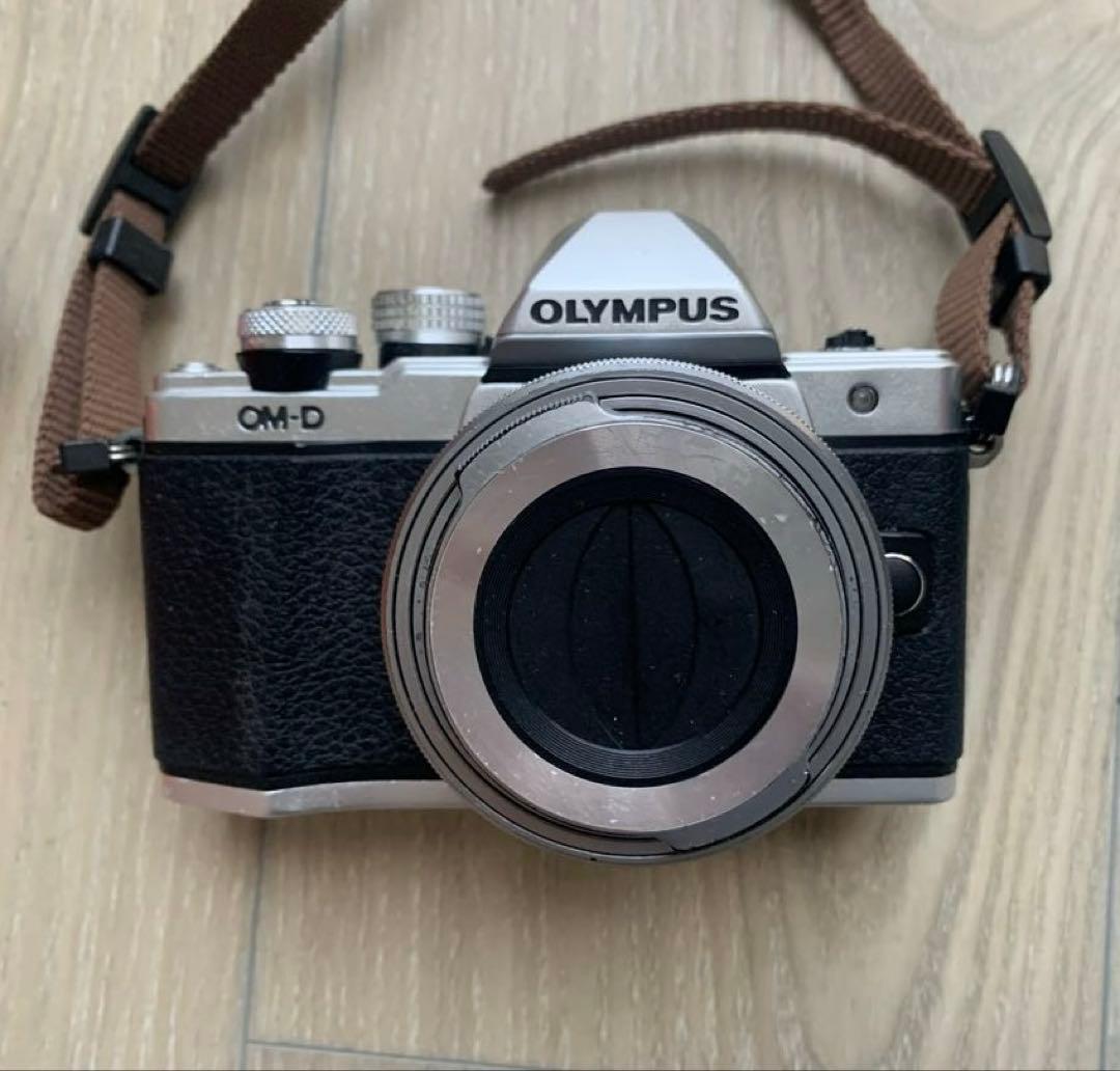 Olympus OM-D ミラーレスカメラ 本体とレンズ2本