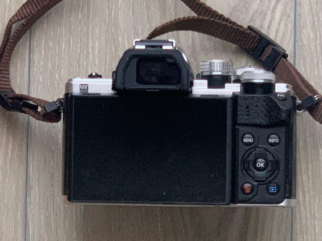 Olympus OM-D ミラーレスカメラ 本体とレンズ2本