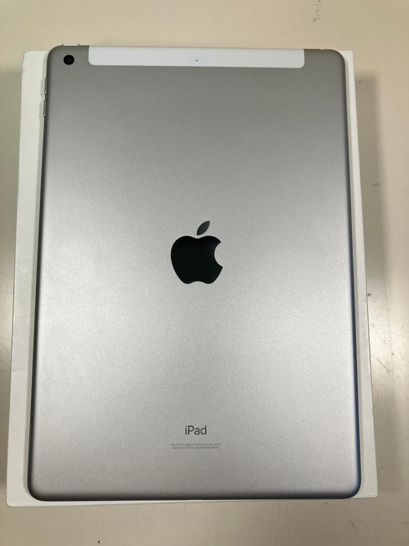 iPad 7世代　32GB シルバー　セルラー カバーガラス付