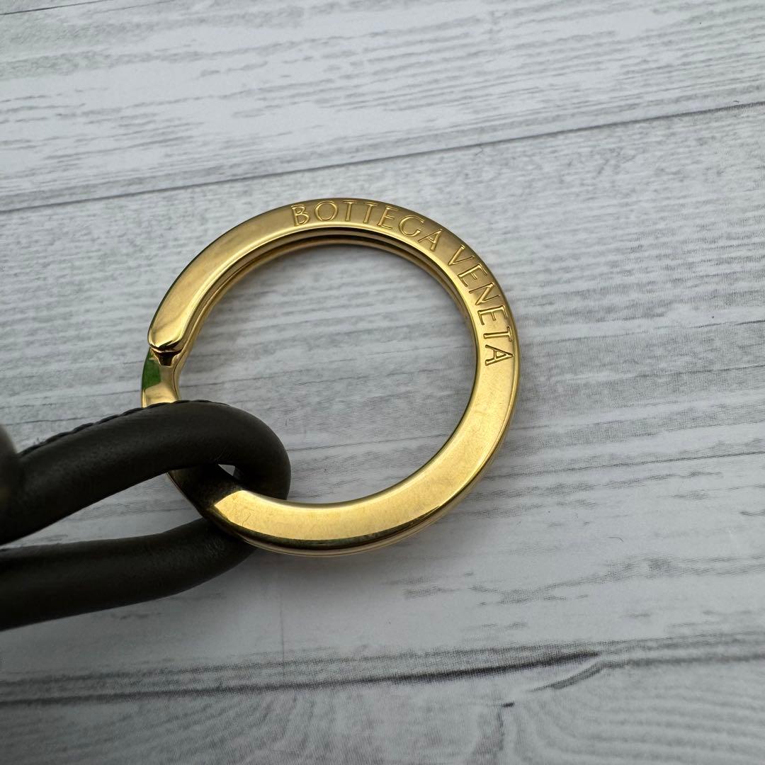 【極美品】ボッテガヴェネタ トライアングル ツイスト キーホルダー ブラウン