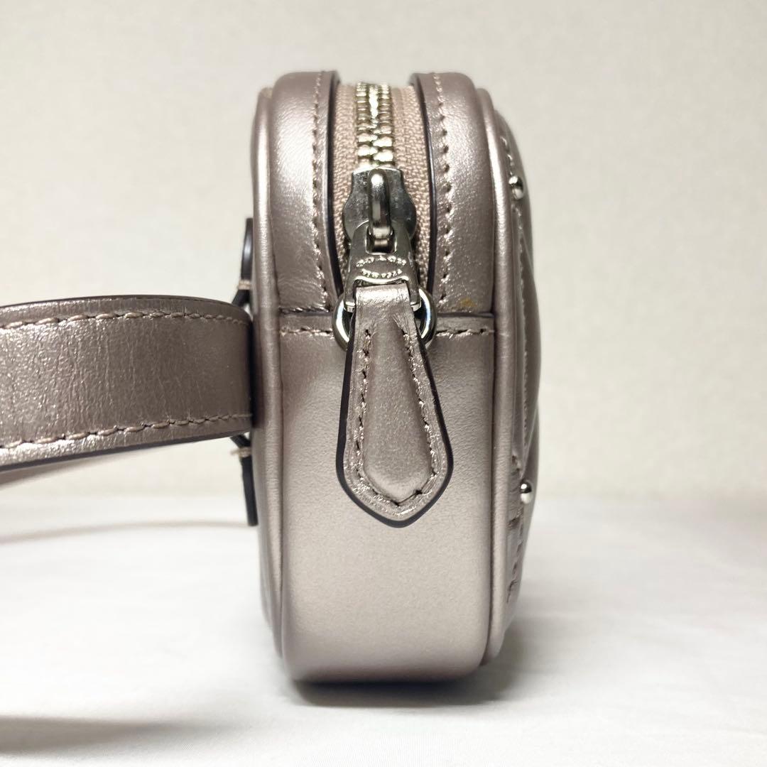 極美品　コーチ　ウエストバッグ　3way メタリック　キルティング　スタッズ