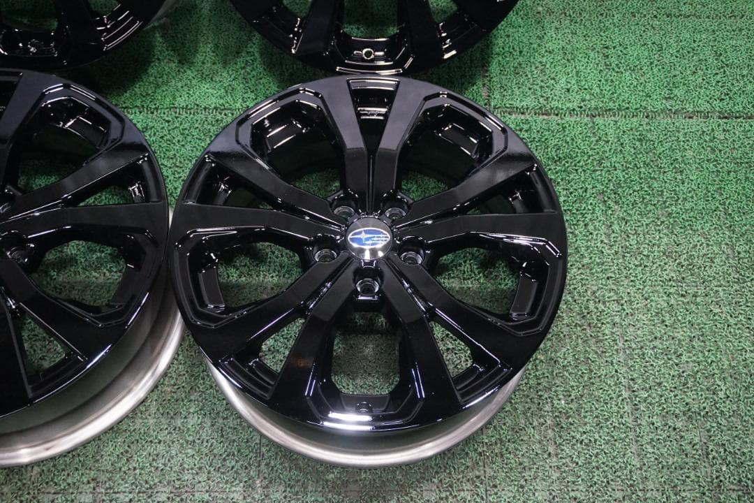 スバル純正　カスタムブラックエディション　フォレスター　レヴォーグ