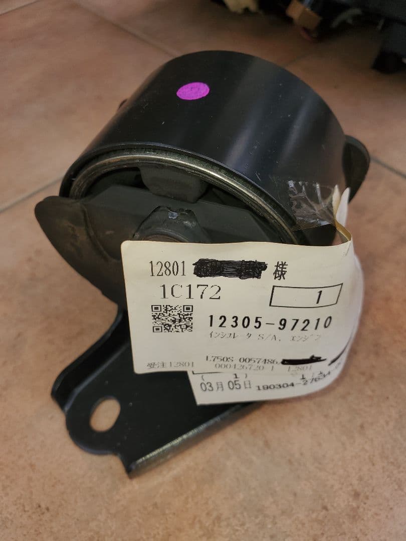 ダイハツ純正品　ネイキッド　ムーヴ等 エンジンマウント 12305-97210