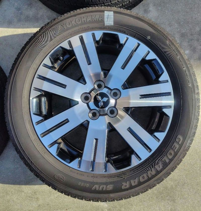 デリカ D5 純正18inchホイール&タイヤ4本セット