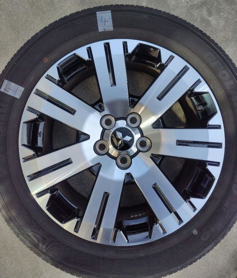 デリカ D5 純正18inchホイール&タイヤ4本セット
