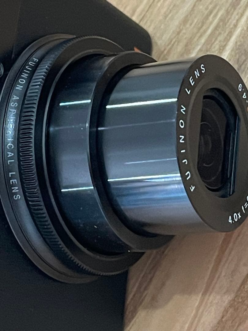 【完動、美品】FUJIFILM XQ1 コンパクトデジタルカメラ