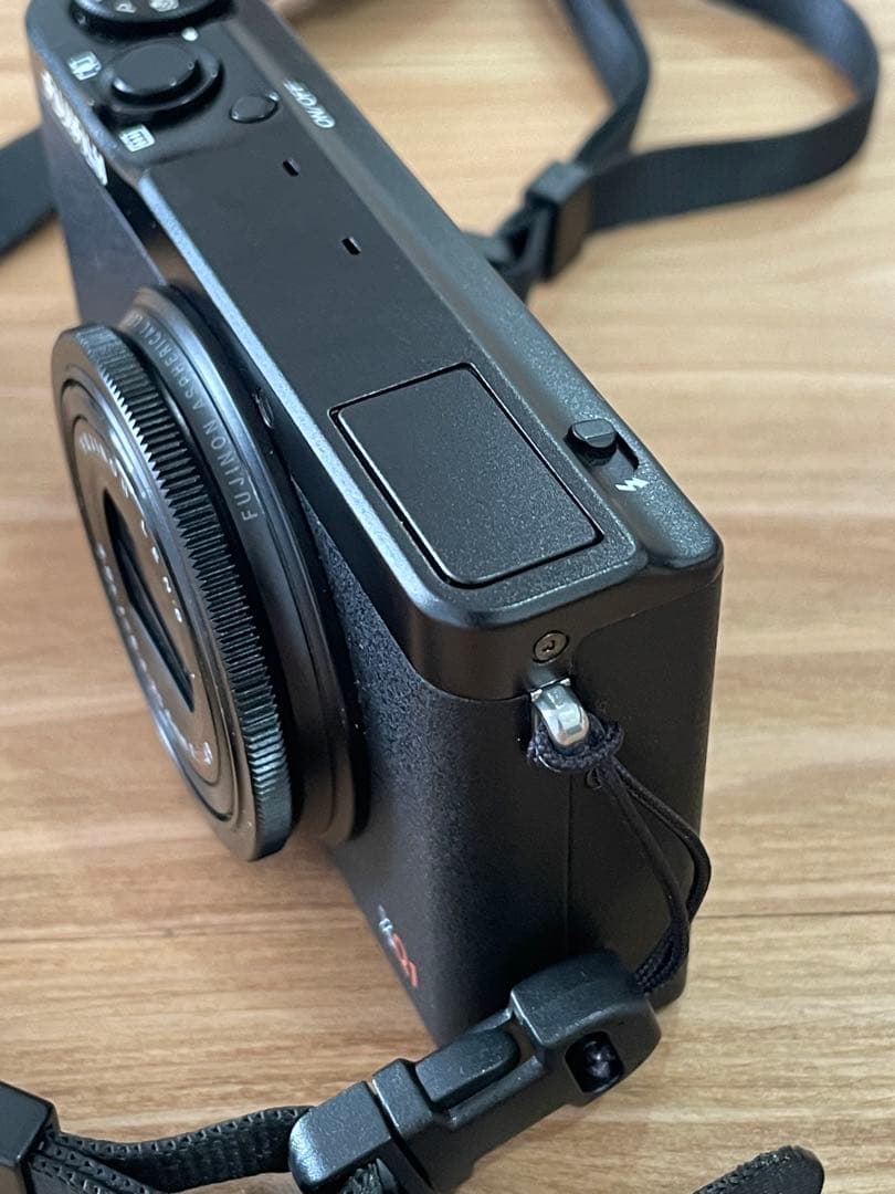 【完動、美品】FUJIFILM XQ1 コンパクトデジタルカメラ