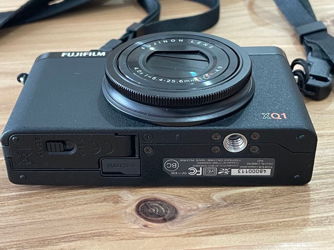 【完動、美品】FUJIFILM XQ1 コンパクトデジタルカメラ