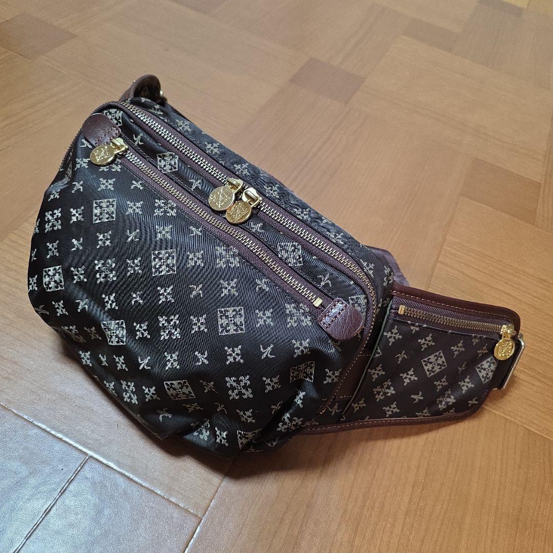 russet ボディバッグ　ウエストポーチ