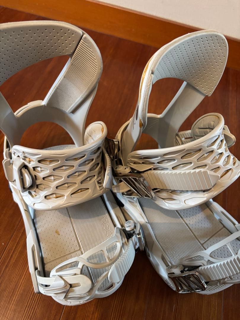 salomon HOLOGRAMスノーボード ビンディング