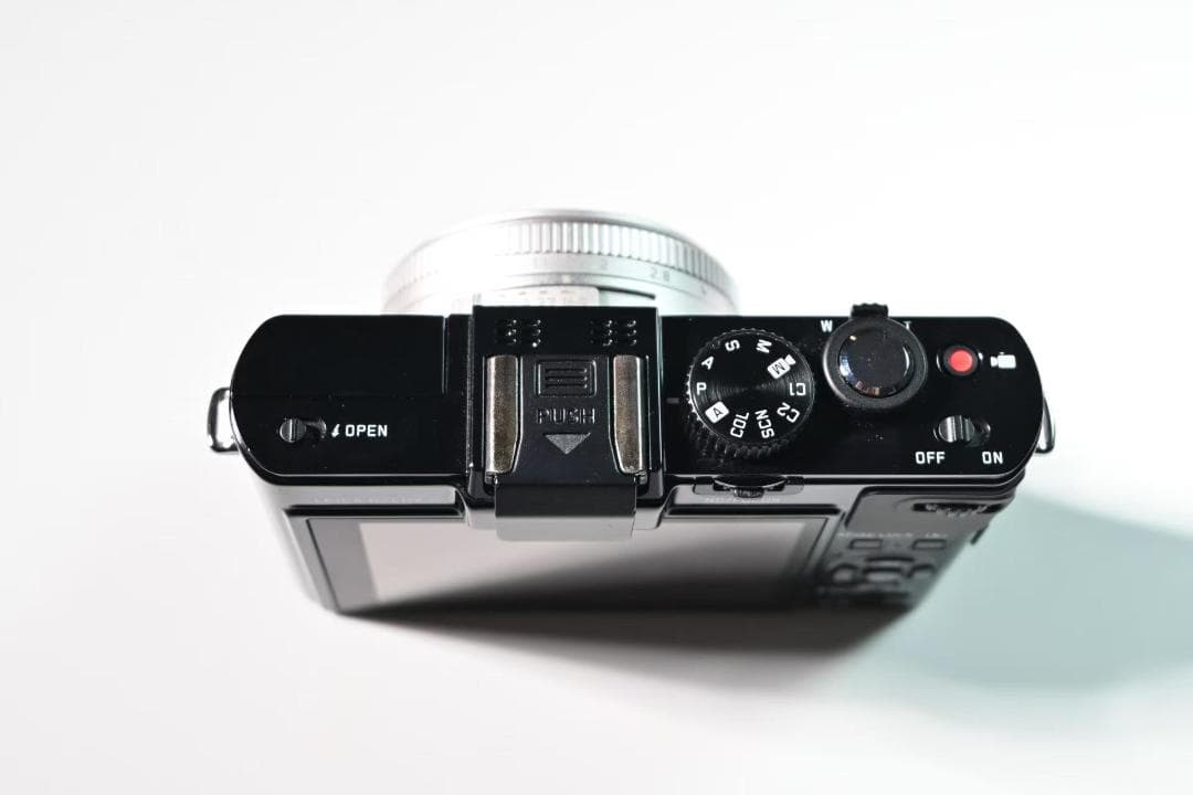 【美品】D-LUX 6 100周年　デジタルカメラ シルバー　ライカ Leica