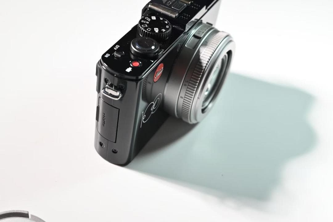 【美品】D-LUX 6 100周年　デジタルカメラ シルバー　ライカ Leica