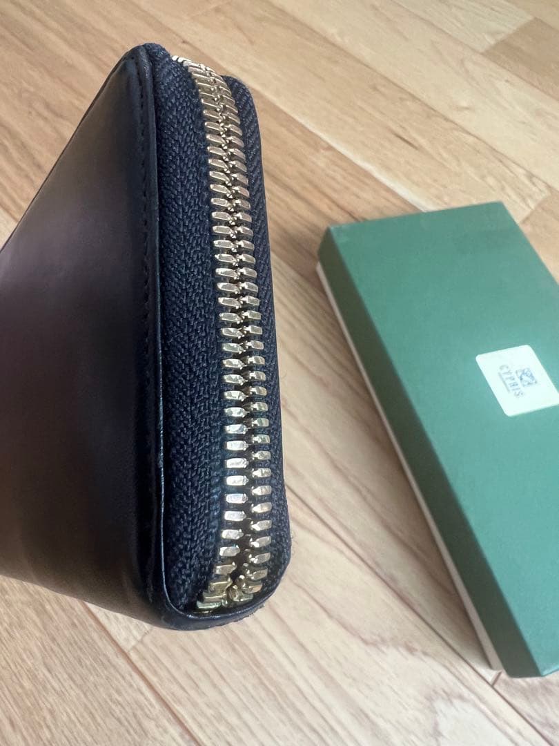 キプリス　ハニーセル　ラウンドファスナー　長財布