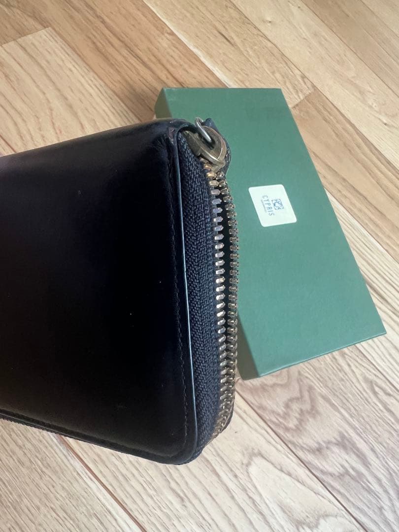 キプリス　ハニーセル　ラウンドファスナー　長財布