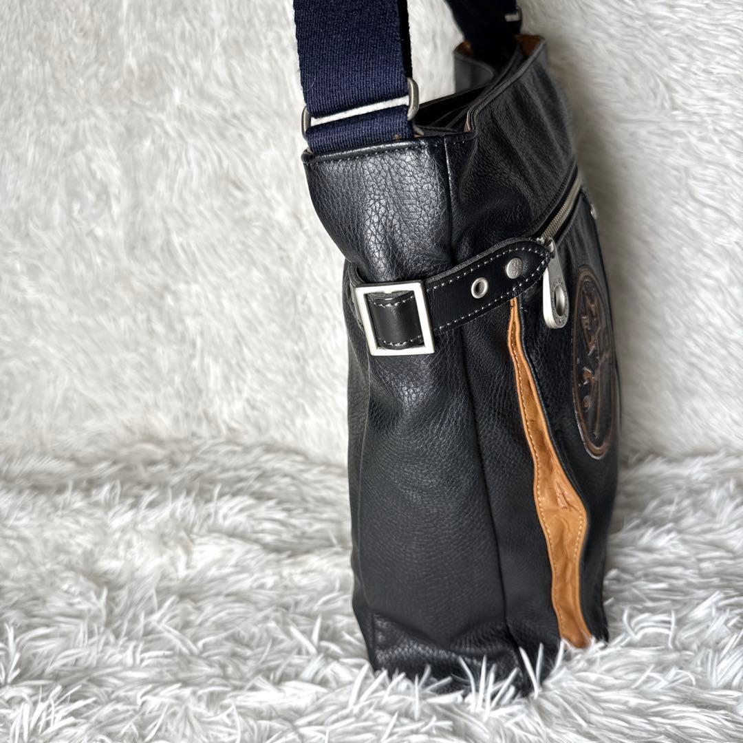 美品✨カステルバジャック ショルダーバッグ レザー 牛革 デカロゴ 黒 シボ革