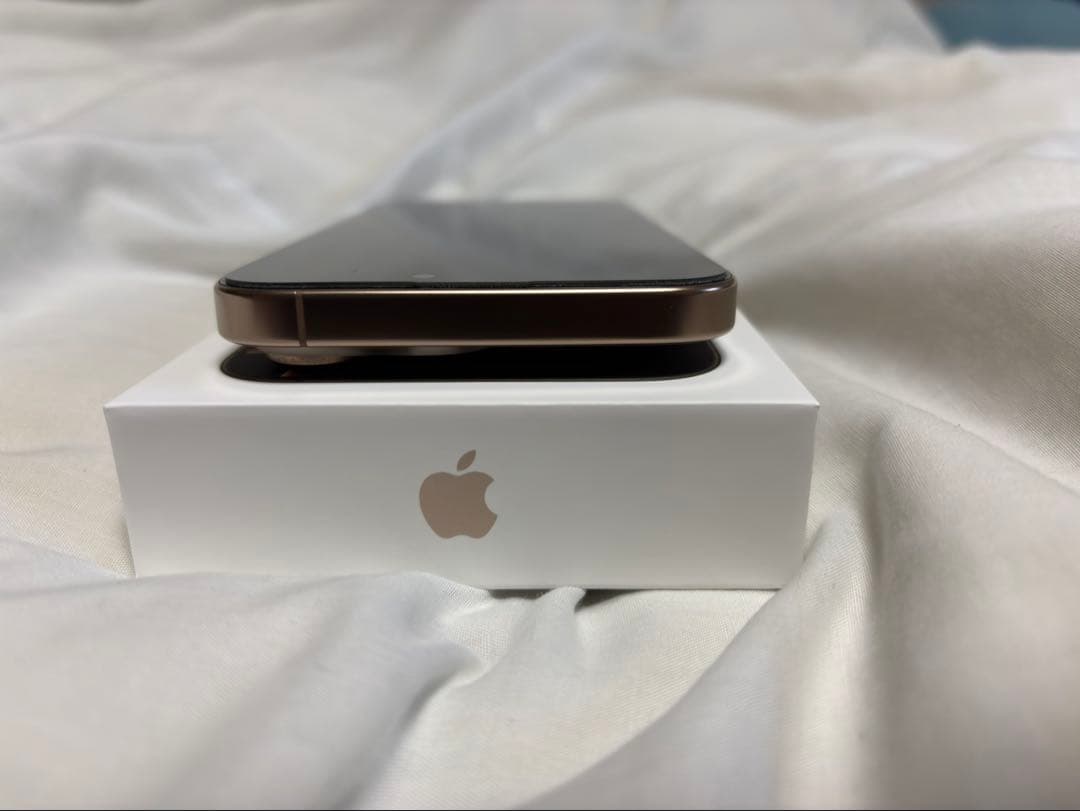 iOS18.7 iPhone 16 Pro Max 256 デザートチタニウム