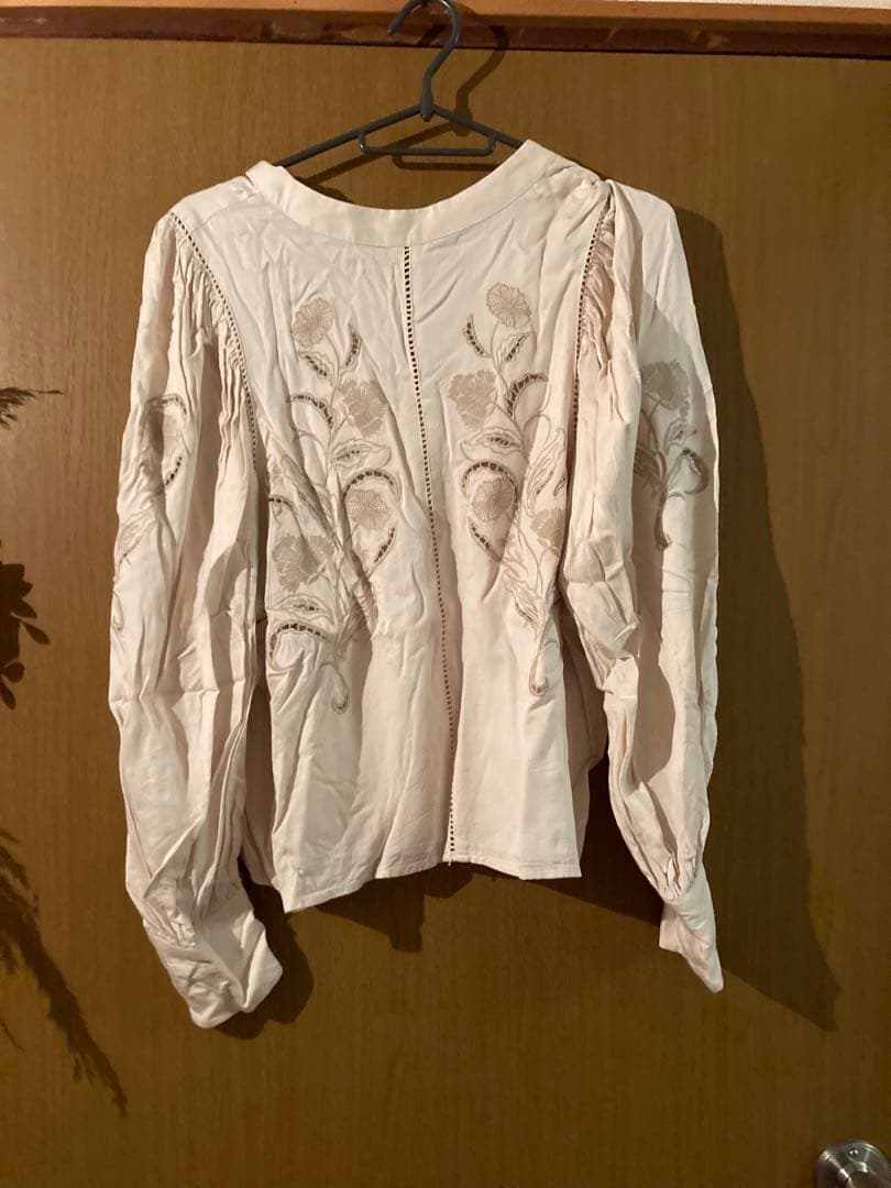 トップス LADY EMBROIDERY PUFF BLOUSE Ameri