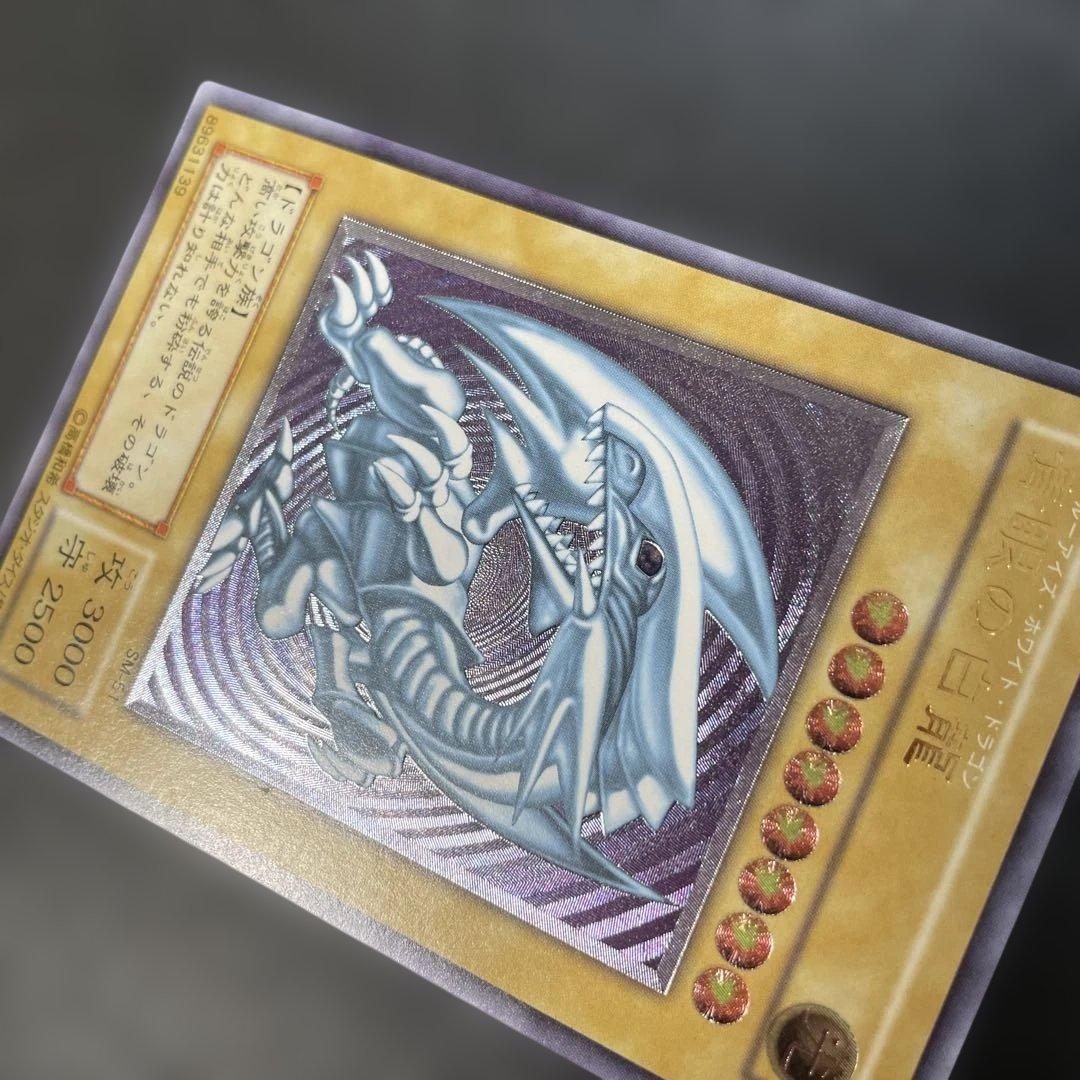 遊戯王2期　青眼の白龍 レリーフ　SM-51 2b2