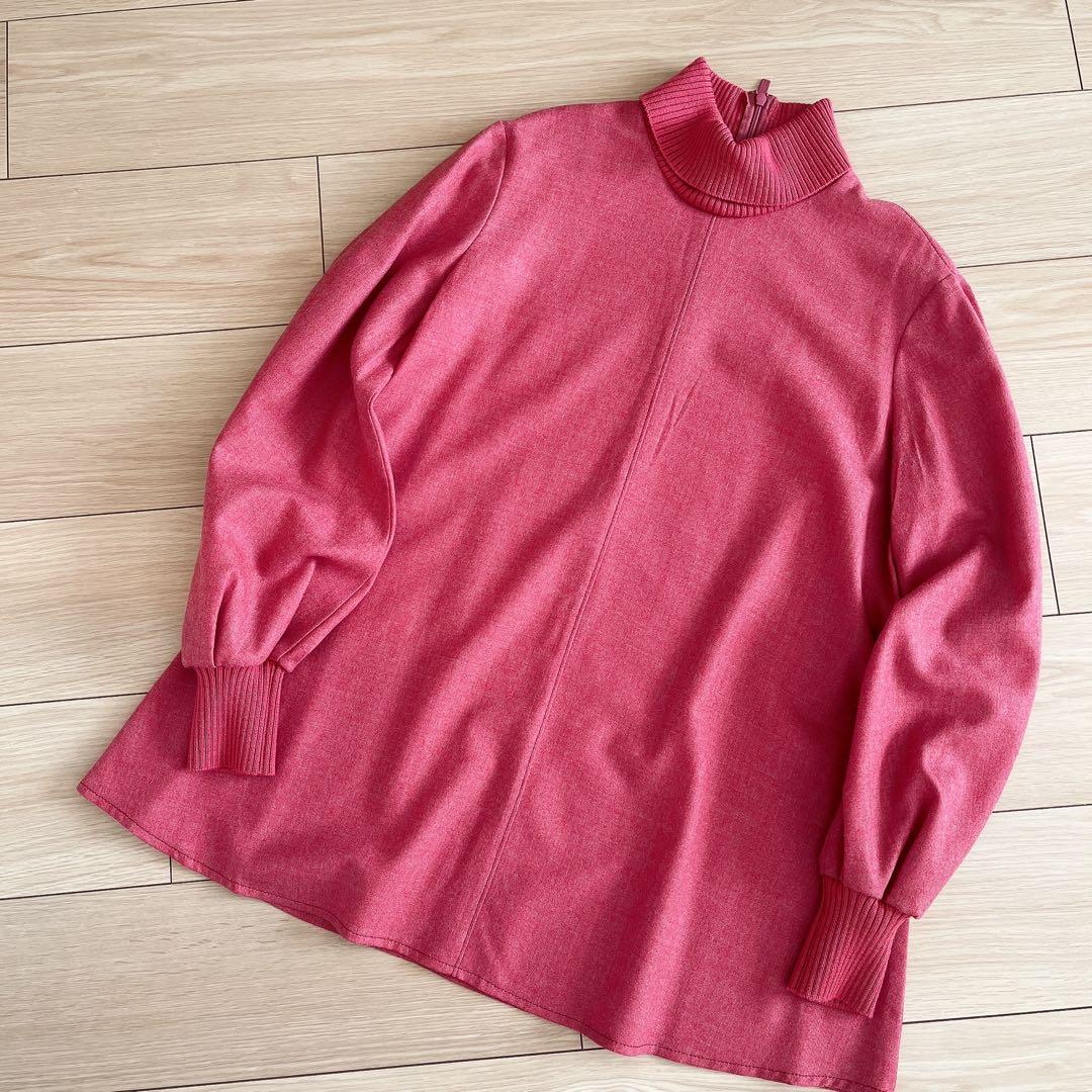 Rene ルネ　ニットカフス　タートルネック　ブラウス　Aライン　赤