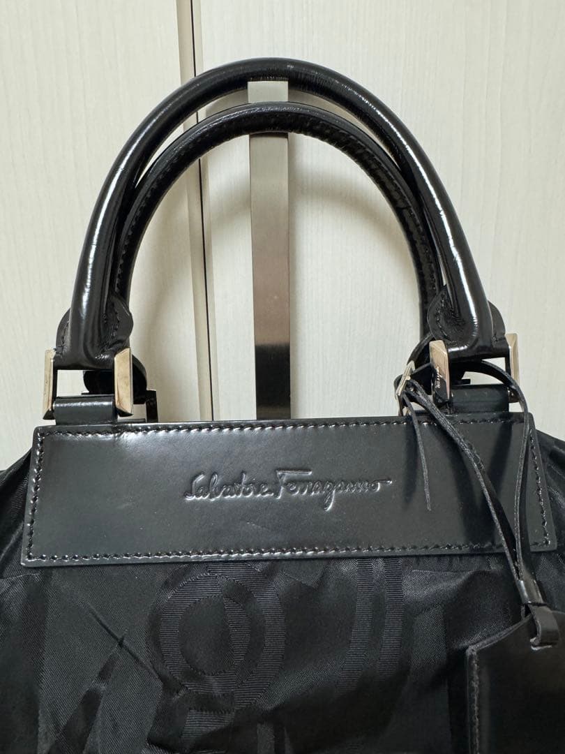 フェラガモ ボストンバッグ 黒 レア