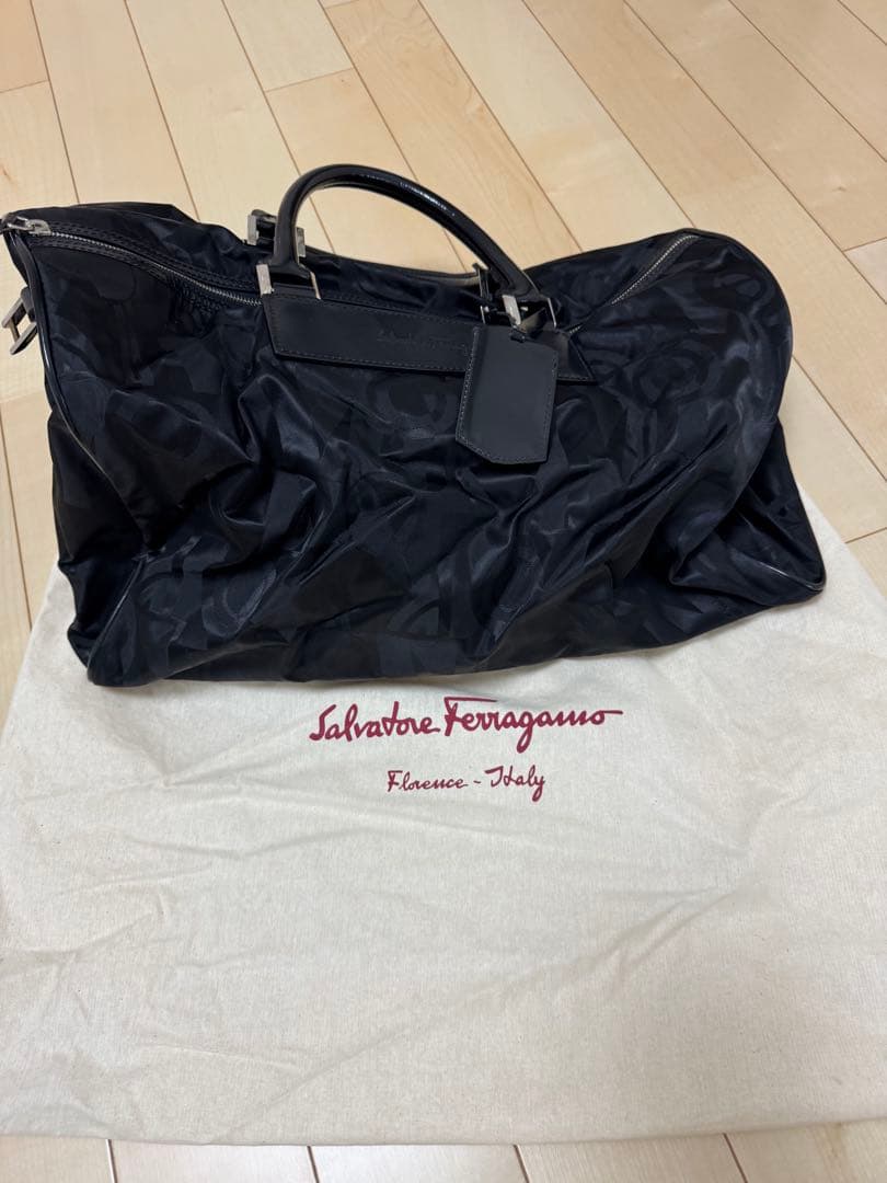 フェラガモ ボストンバッグ 黒 レア