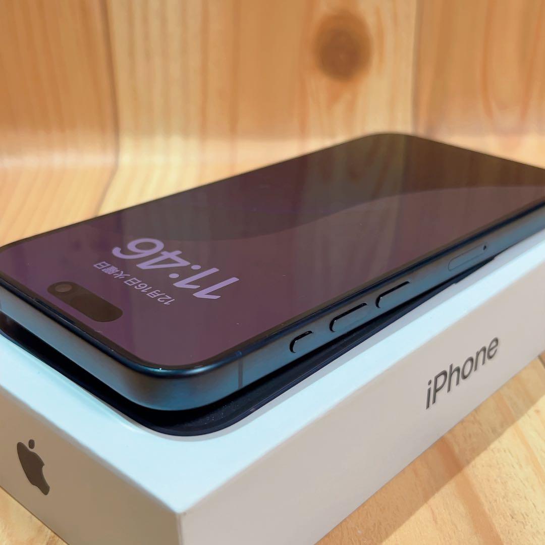 美品 SIMフリー 本体 iPhone 15 Pro 256 GB 585