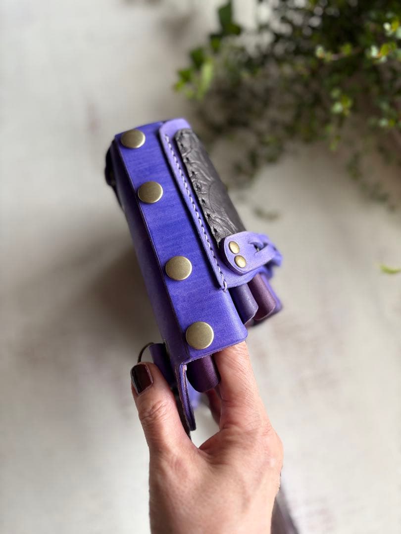手染めブルーパープル、ローズ型押しの大容量シザーケース
