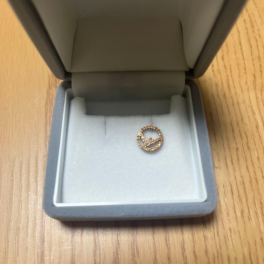 FENDI ピンクゴールドカラー ピアス