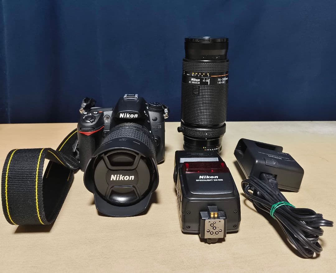 ニコン D7000 レンズキット 18-105mm 75-300mm