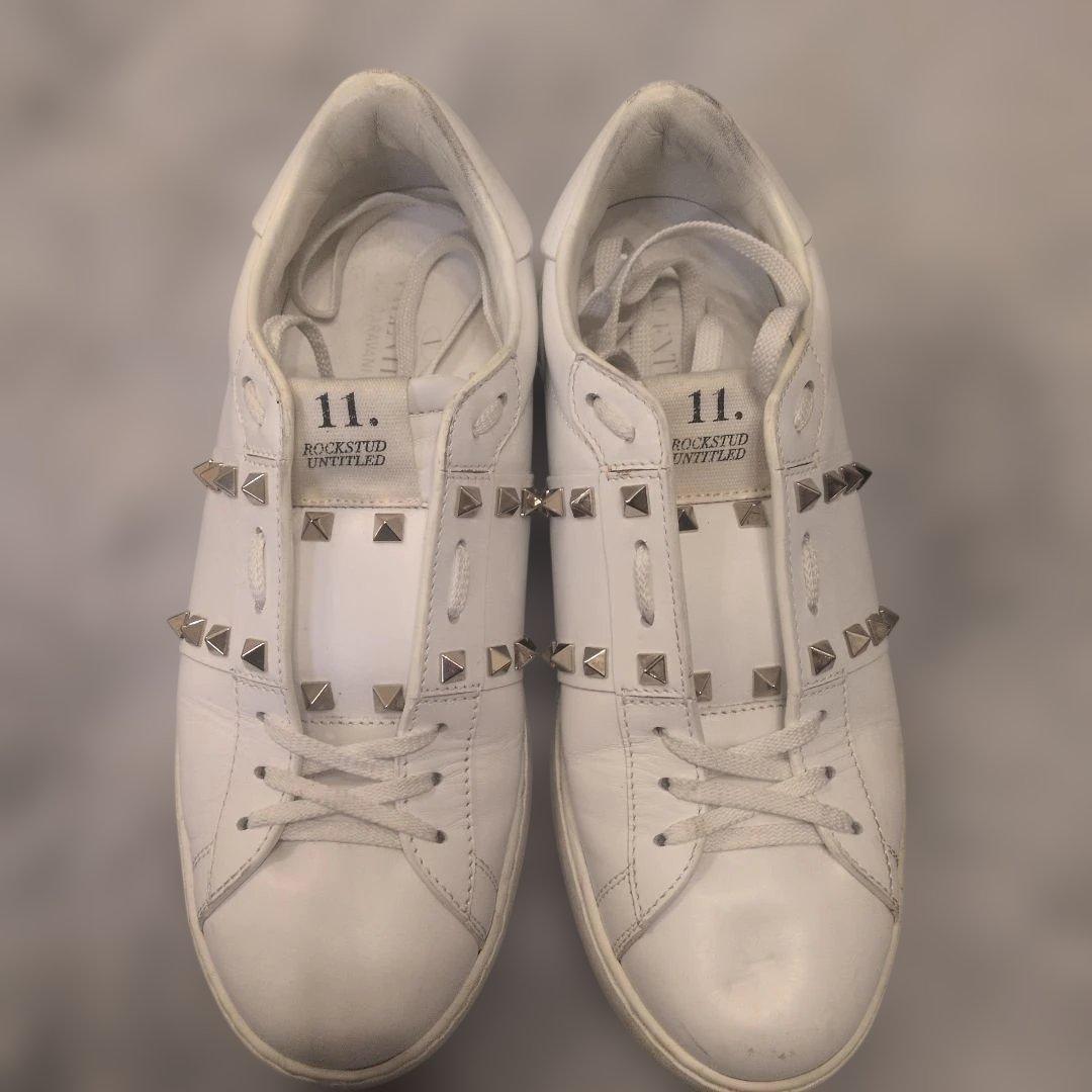 VALENTINO スタッズ付きスニーカー