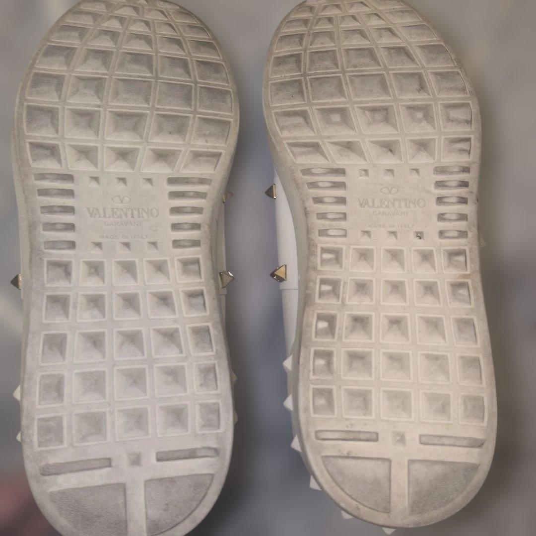 VALENTINO スタッズ付きスニーカー