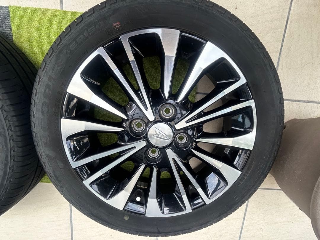 ダイハツ純正　タント カスタムRS 15インチ　４本セット