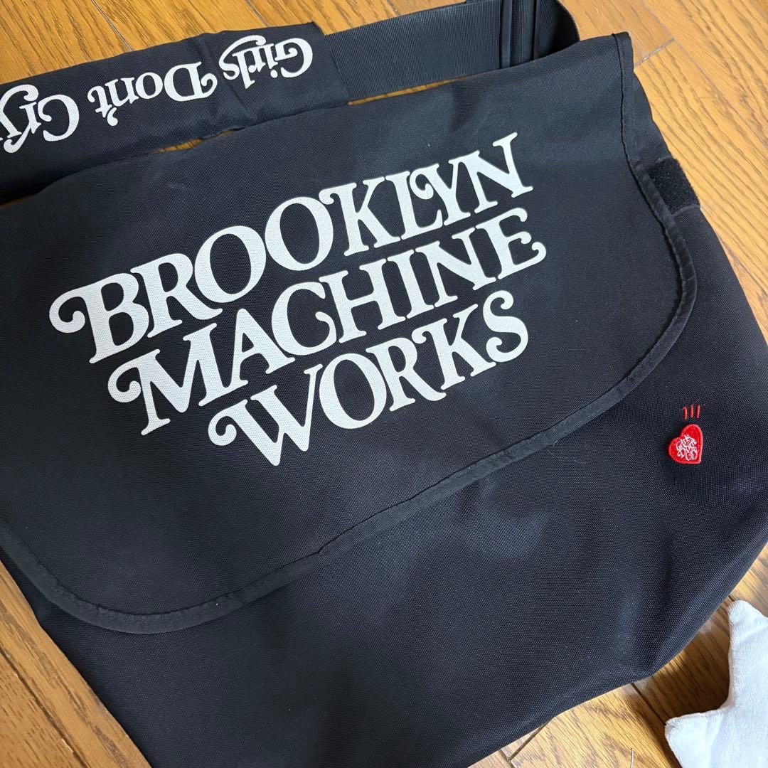 Human Made girls don't cry メッセンジャーバッグ