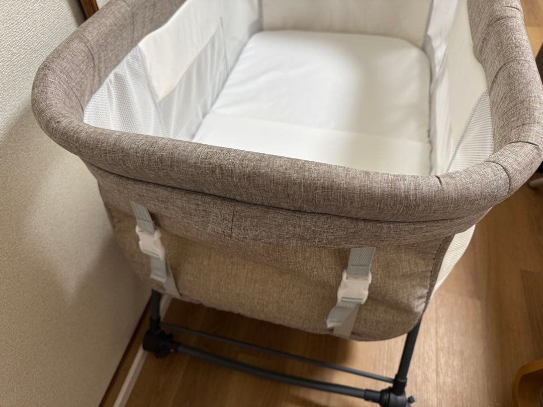 キャスター付き　折りたたみ　ベビーベッド ベージュ