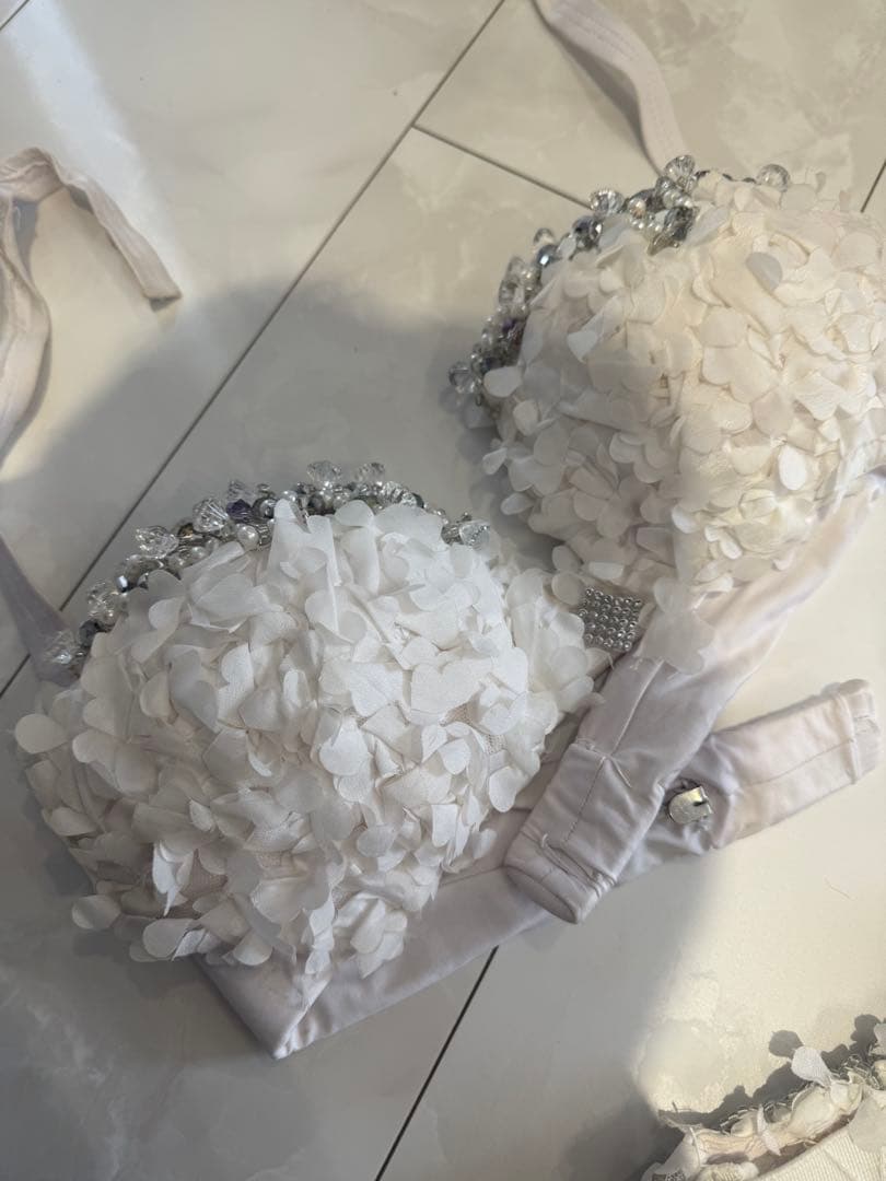 ベリーダンス衣装　白　ホワイトbachata インナーパンツ付き