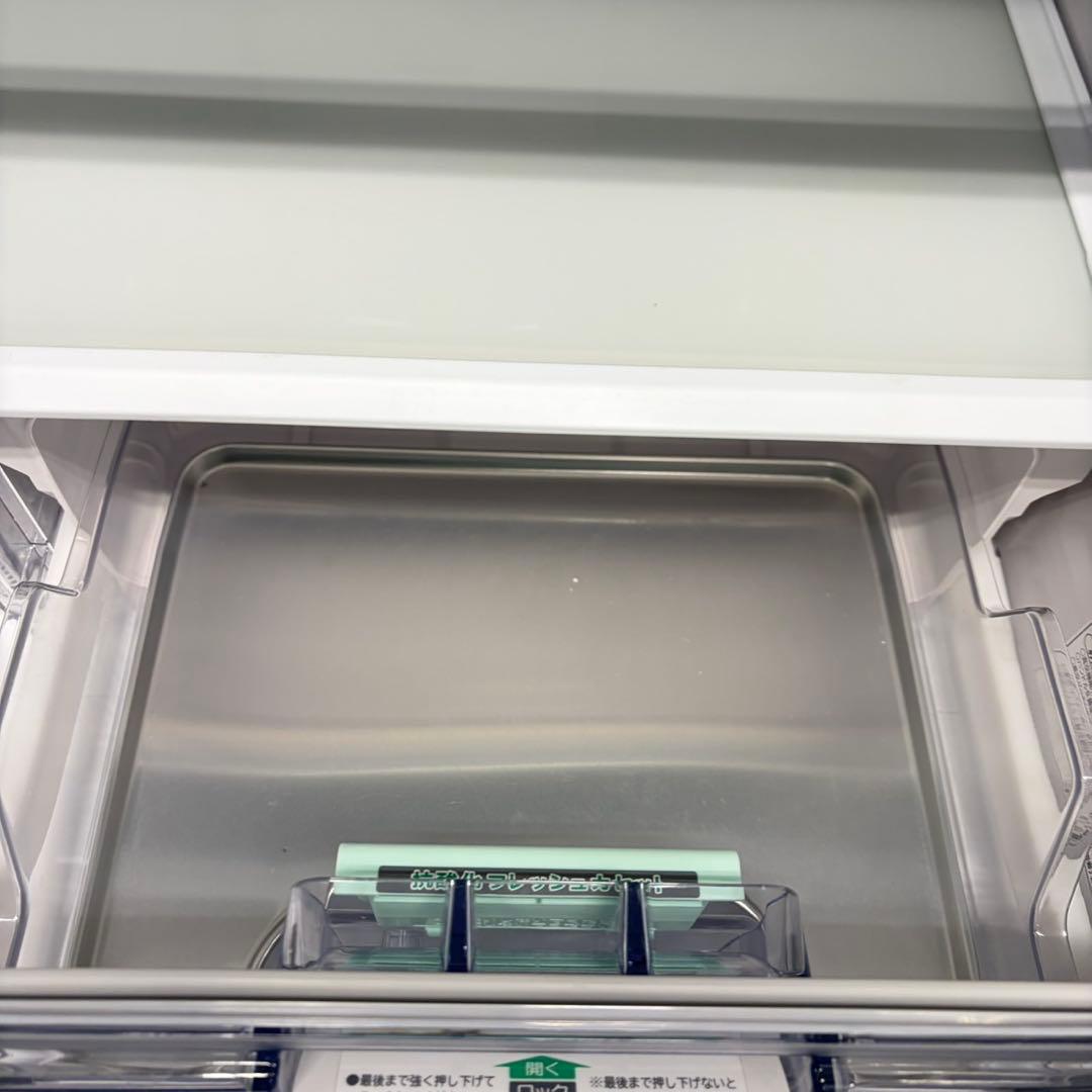 718 大型冷蔵庫　300L強 極美品　真空チルド　自動製氷機　一人暮らしにも！