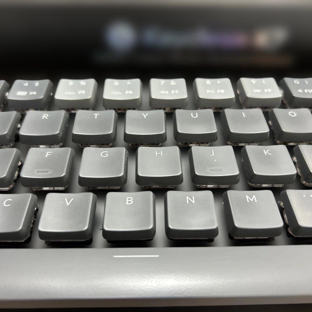 Keychron K7 US ロープロファイル 赤軸 ケース付き