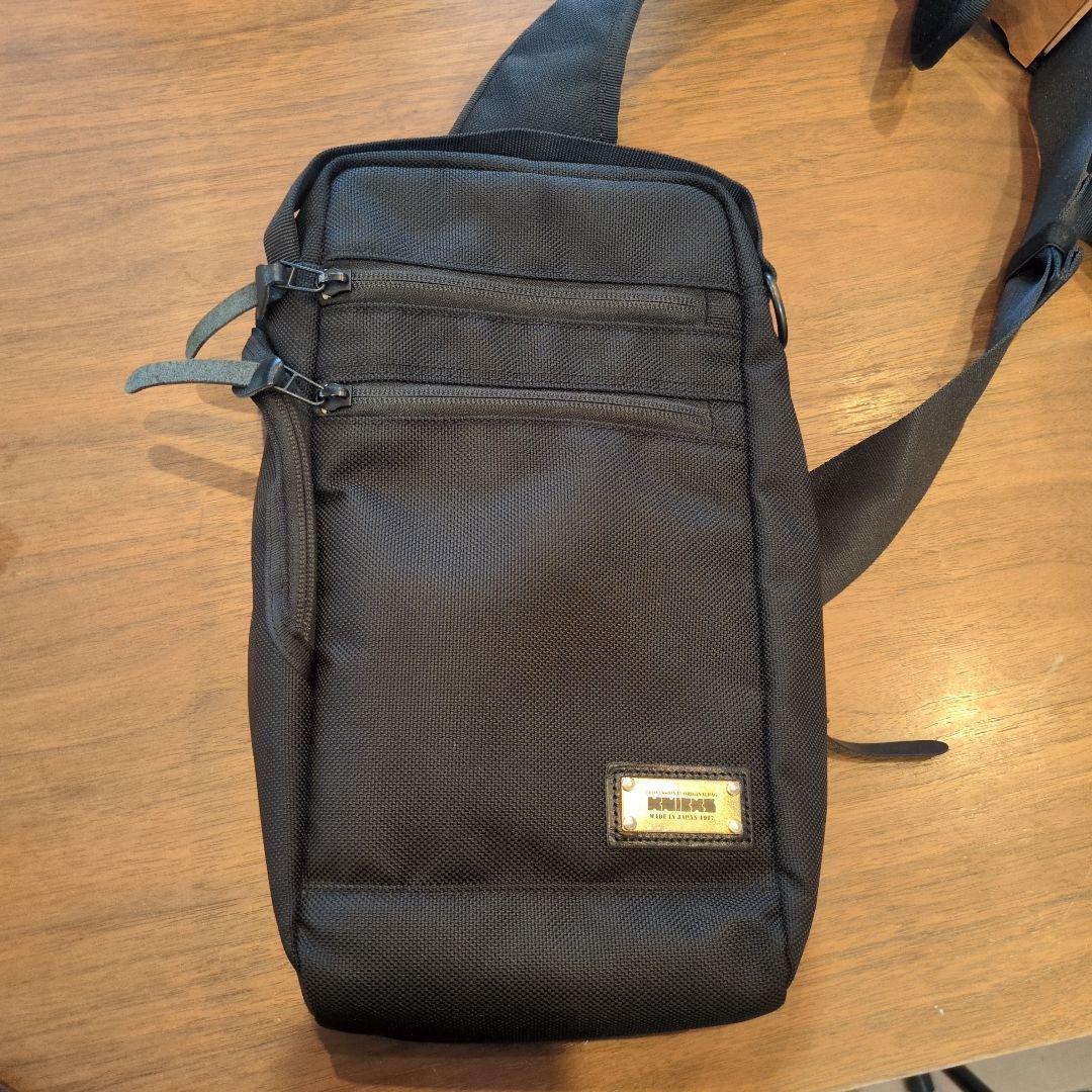 ニックス　ボディバッグ