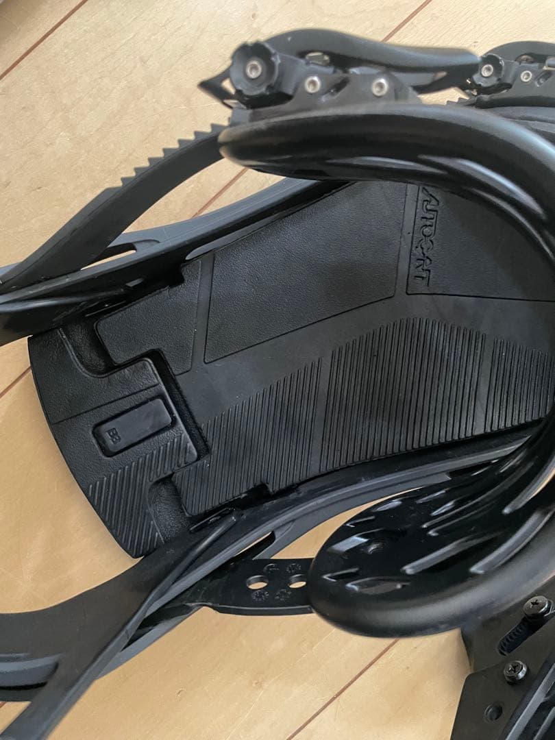 BURTON CARTELビンディング