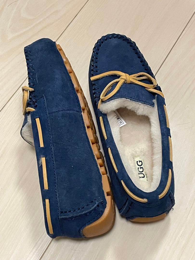 UGG ネイビー モカシン リボン付き