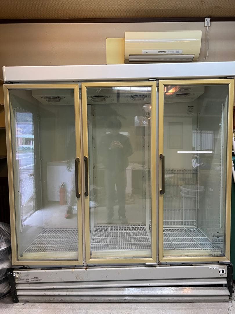 業務用 3ドア冷蔵庫 ショーケース スチール棚付き SANYO SRM 673N