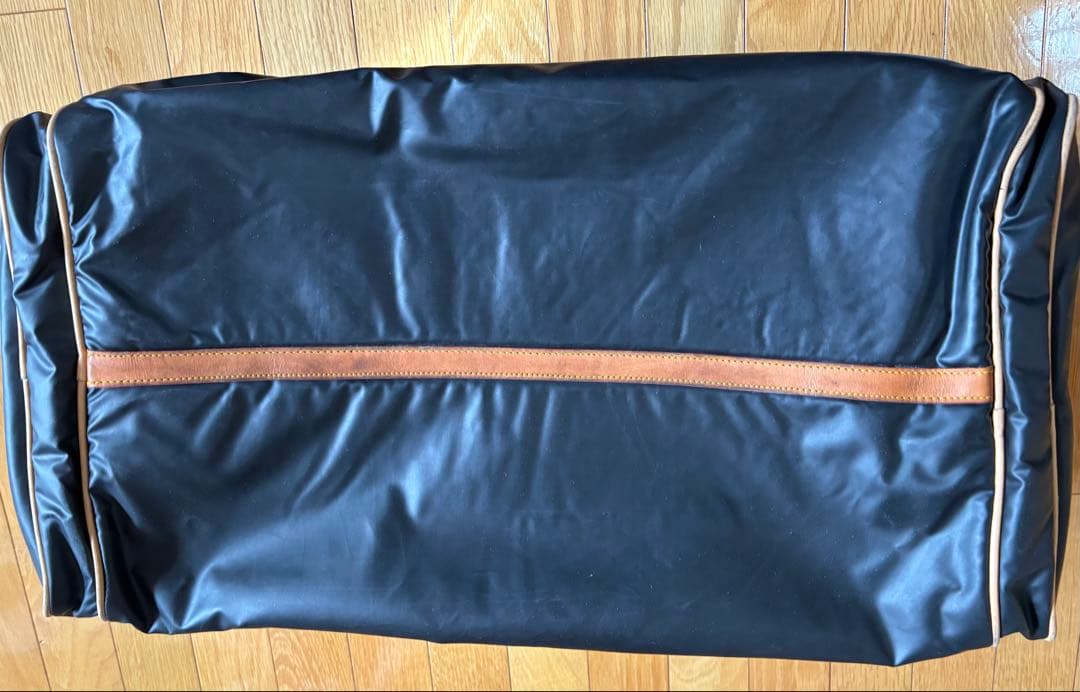 ボストンバッグ 黒と茶色の合成皮革