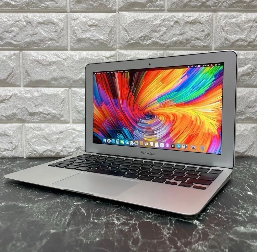初心者・学生向け薄型ノートパソコン MacBook Air Ventura搭載