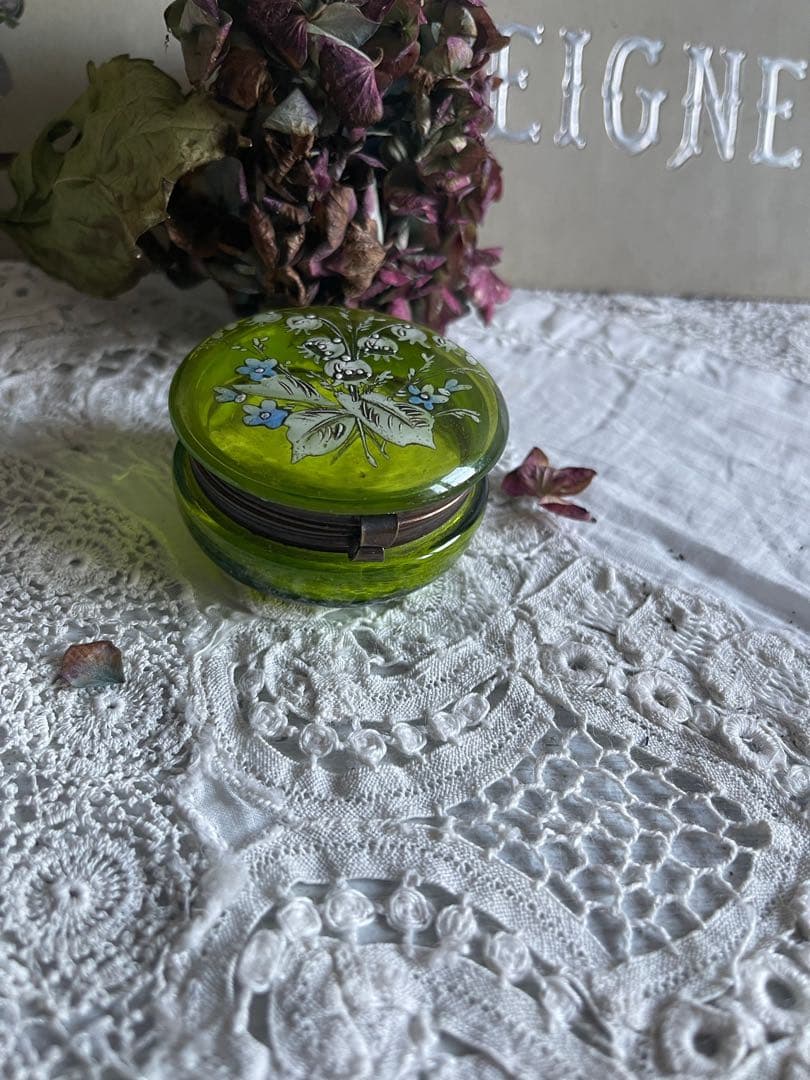 【お66】12 フランス　アンティーク　すずらん　鈴蘭　ガラス　小物入れ