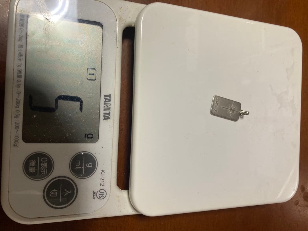 霊波の光プラチナ製ペンダントヘッドです。