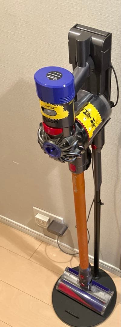 Dyson v8 fluffy スタンド付き